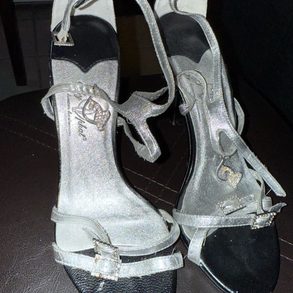 Baby Phat Silver Heels Elegant Design - Picture 2 of 12